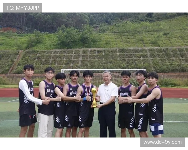 机电学院足球队勇夺冠军 展现青春风采与团队力量